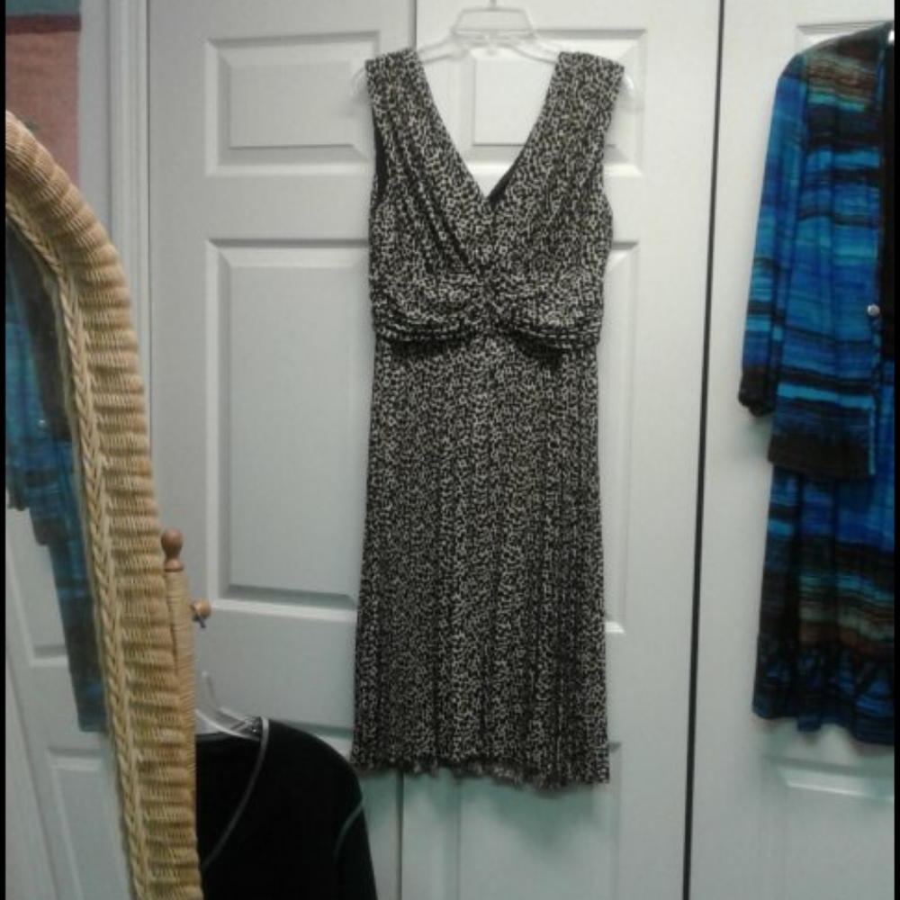 Dresses - Picture 2 of 2